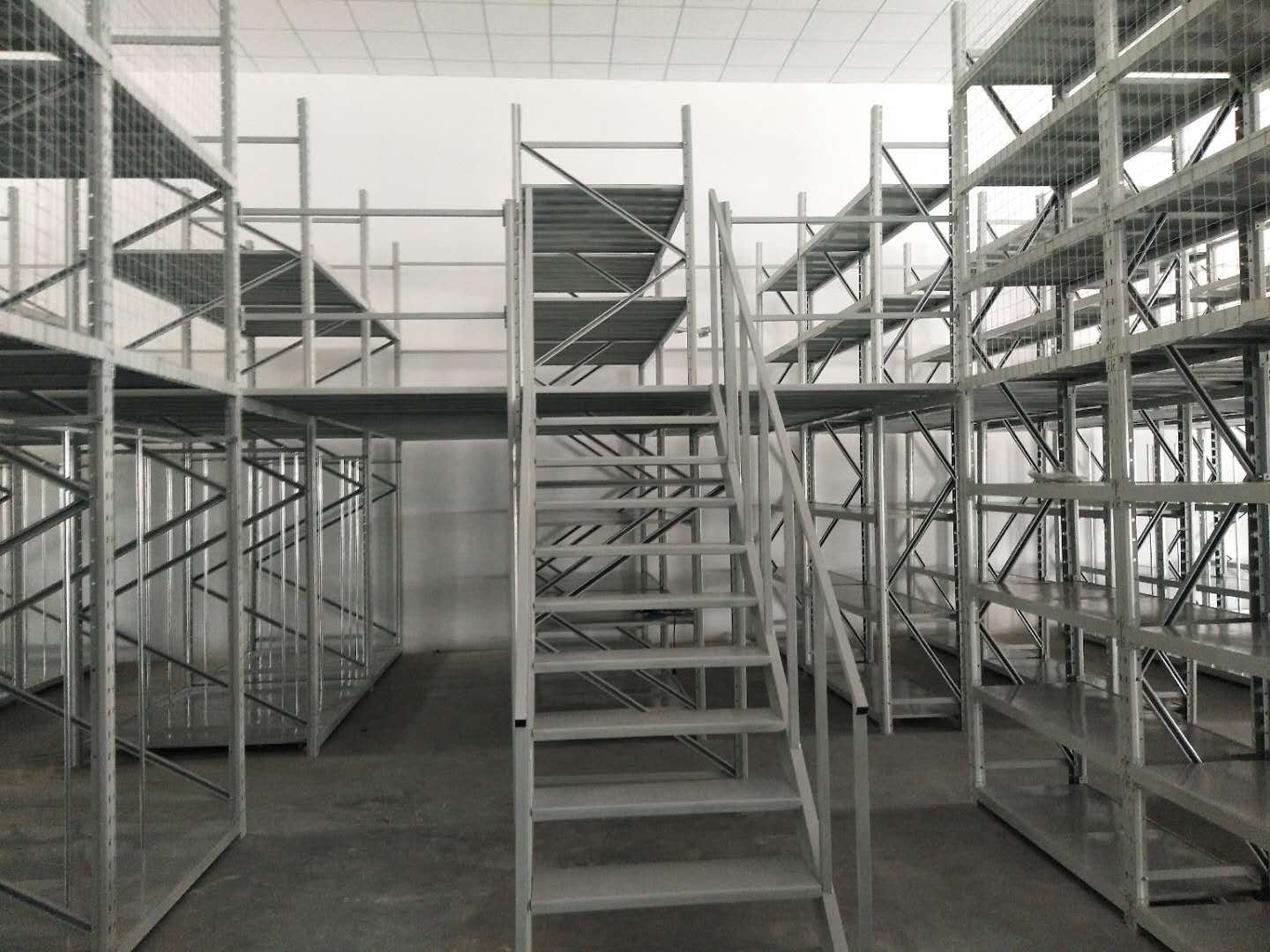 阁楼货架